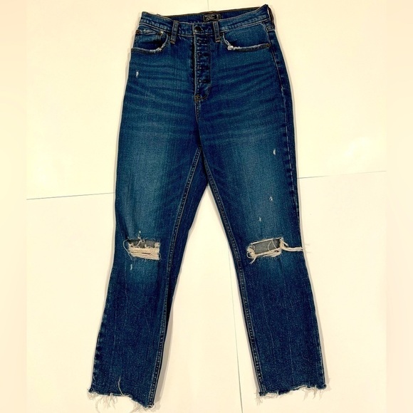 Abercrombie & Fitch Ultra High Rise Mom Jean Distressed Size 26/2R - Picture 1 of 6
